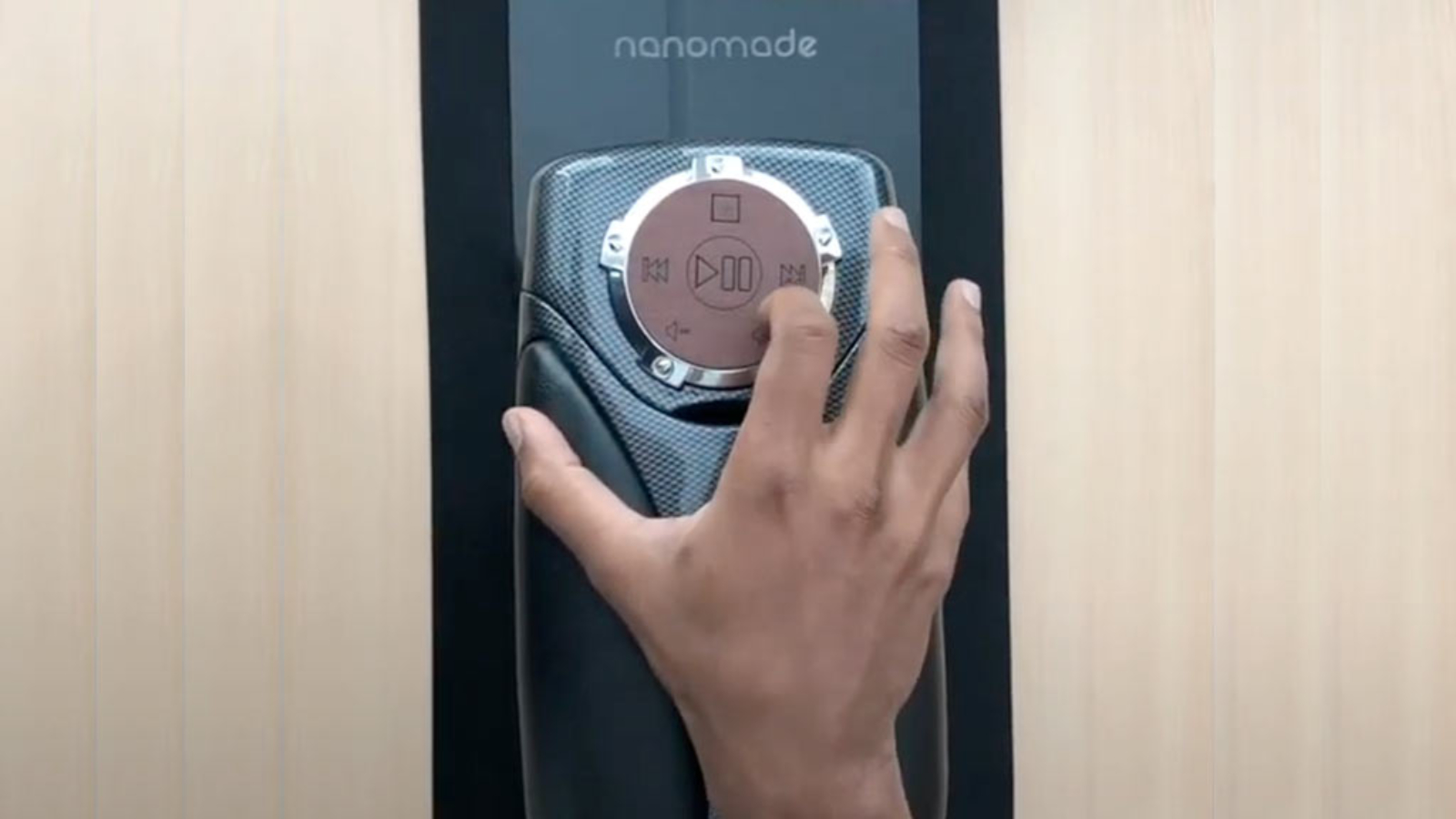 nanomade-applications-touch-accoudoir-en-cuir